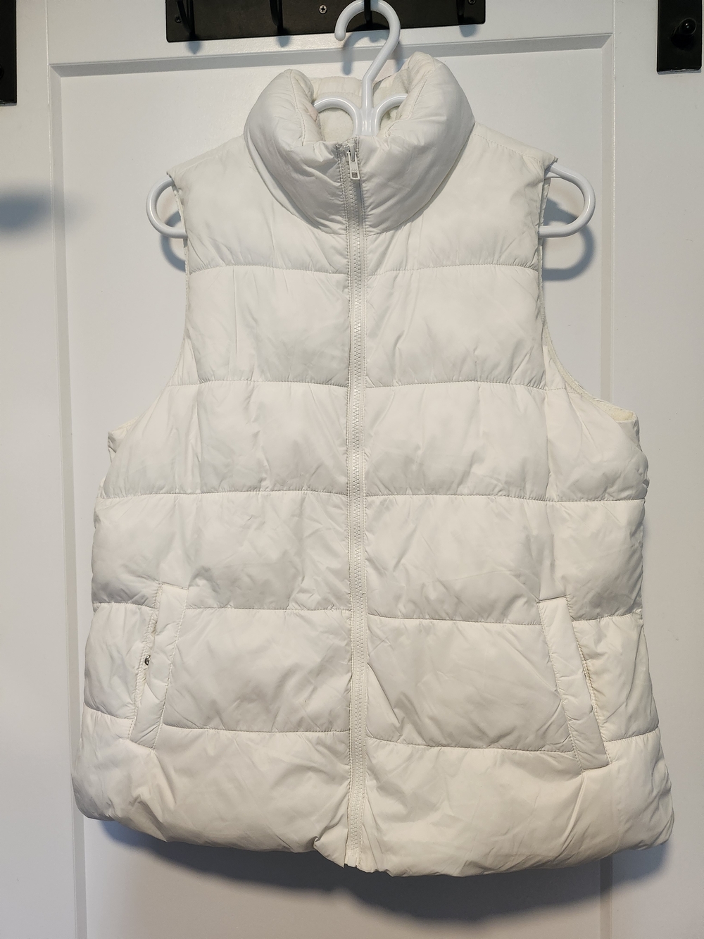 Soft White Fleece Puffer Vest - Large And Cozy
